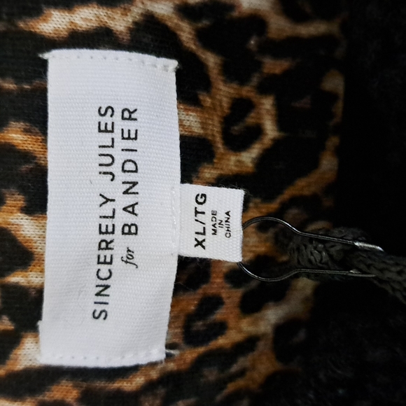 Bandier x Sincerely Jules, Women Aspen Sherpa Jacket in Black Leopard - Picture 8 of 12